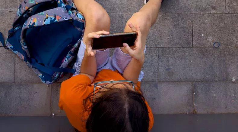 Europe restrict smartphones in schools